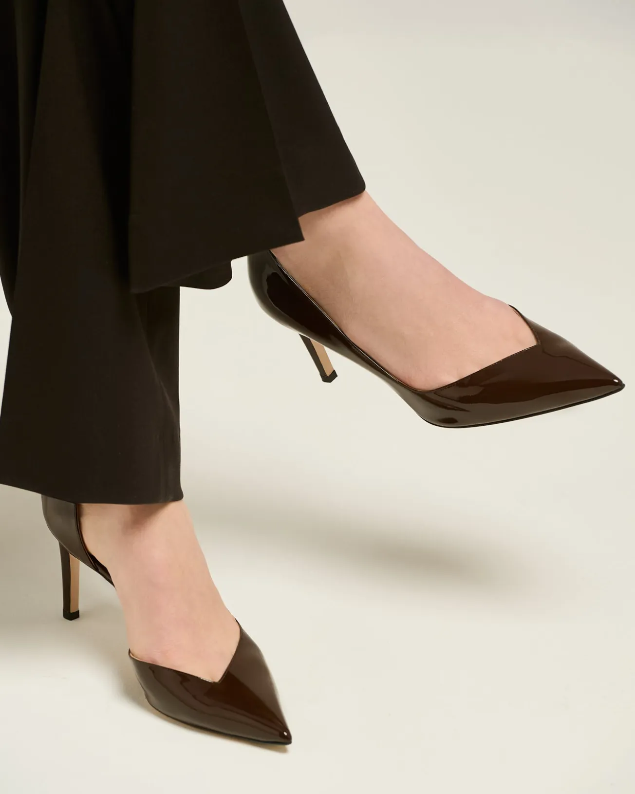 BROWN PATENT LEATHER PUMPS