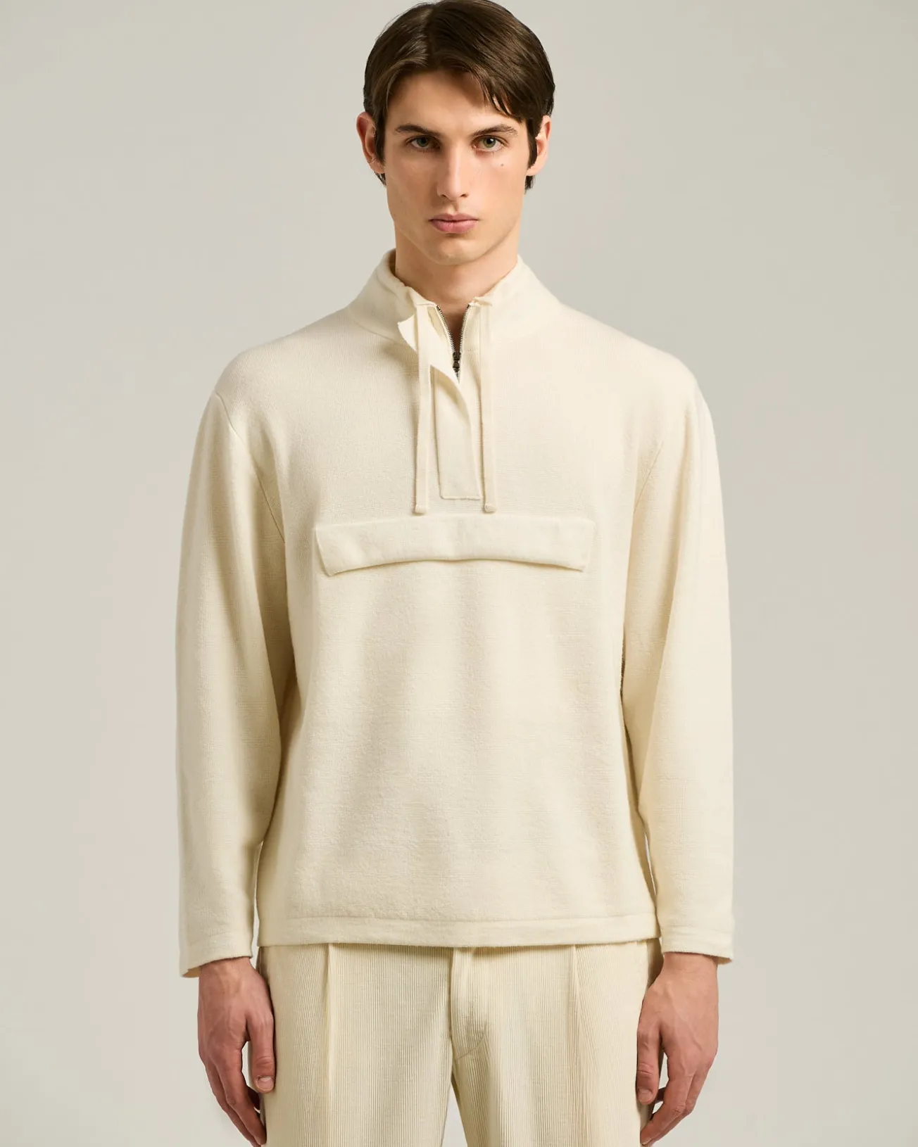 CREAM PURE CASHMERE MOCK-NECK SWEATSHIRT WITH FRONT POCKET
