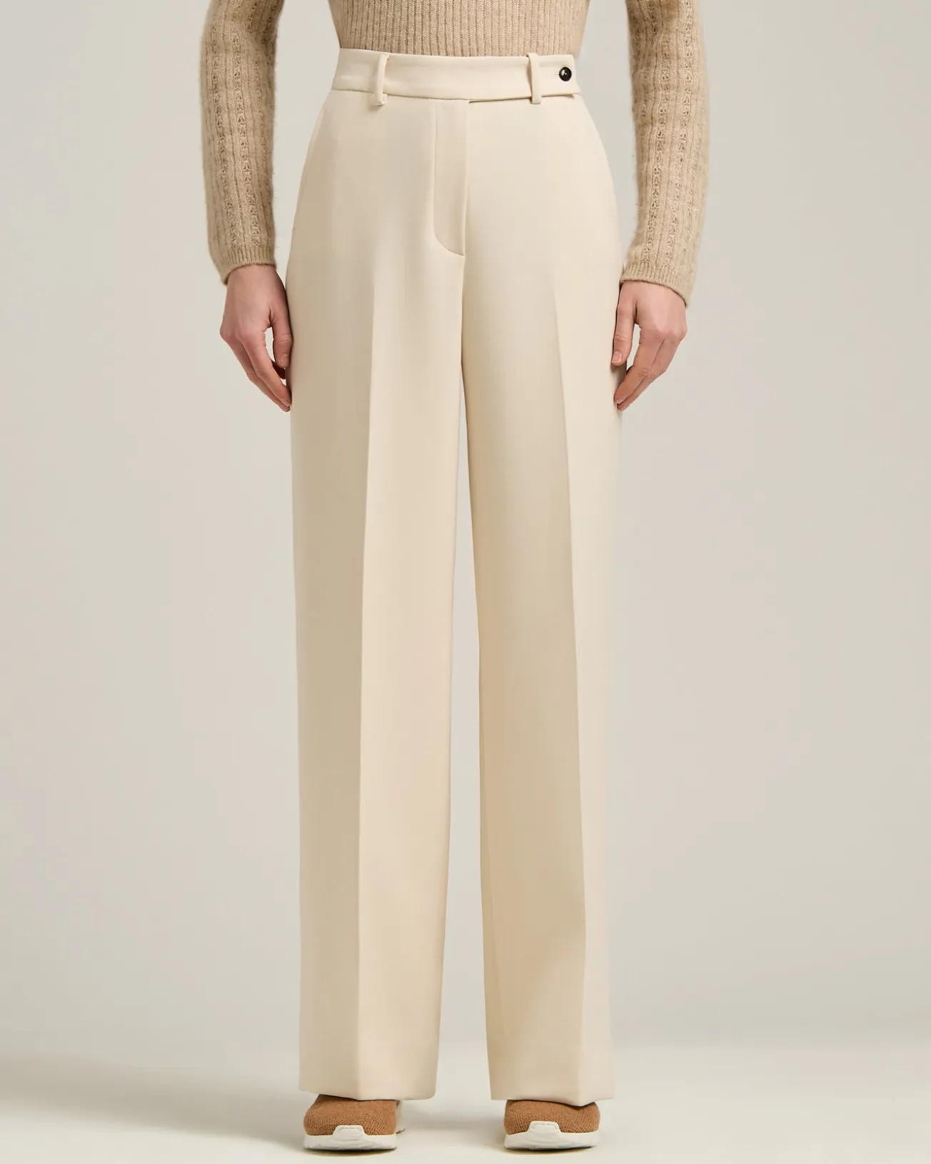 CREAM WHITE WIDE-LEG TROUSERS IN TECHNICAL FABRIC