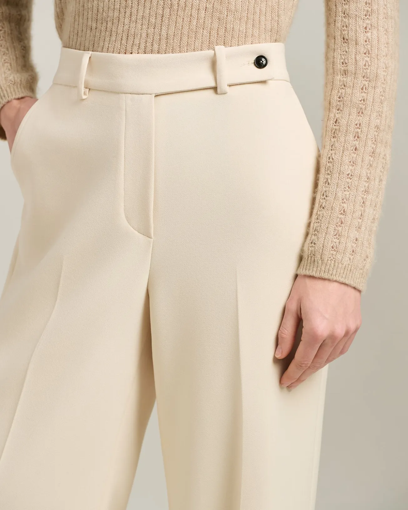 CREAM WHITE WIDE-LEG TROUSERS IN TECHNICAL FABRIC