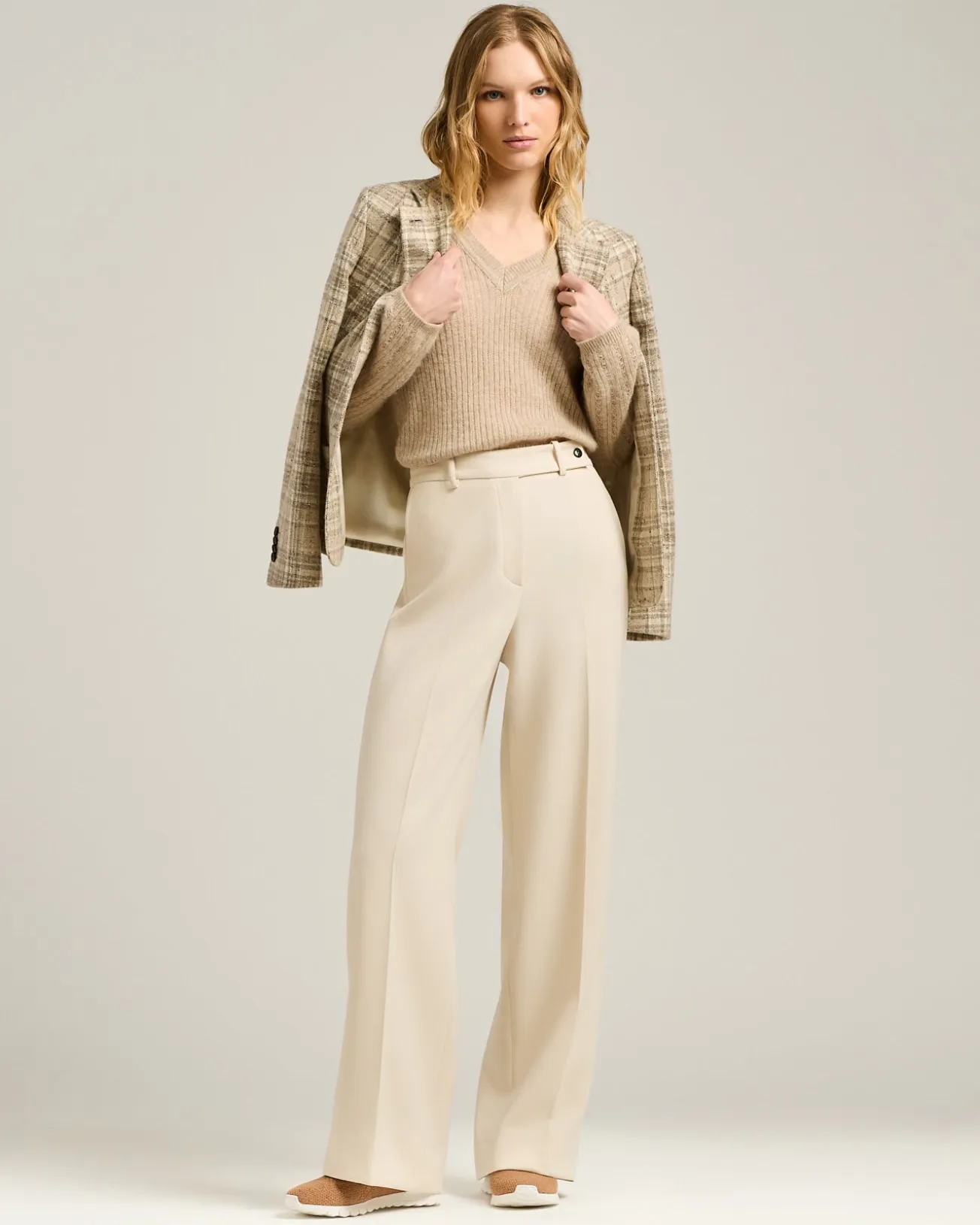 CREAM WHITE WIDE-LEG TROUSERS IN TECHNICAL FABRIC