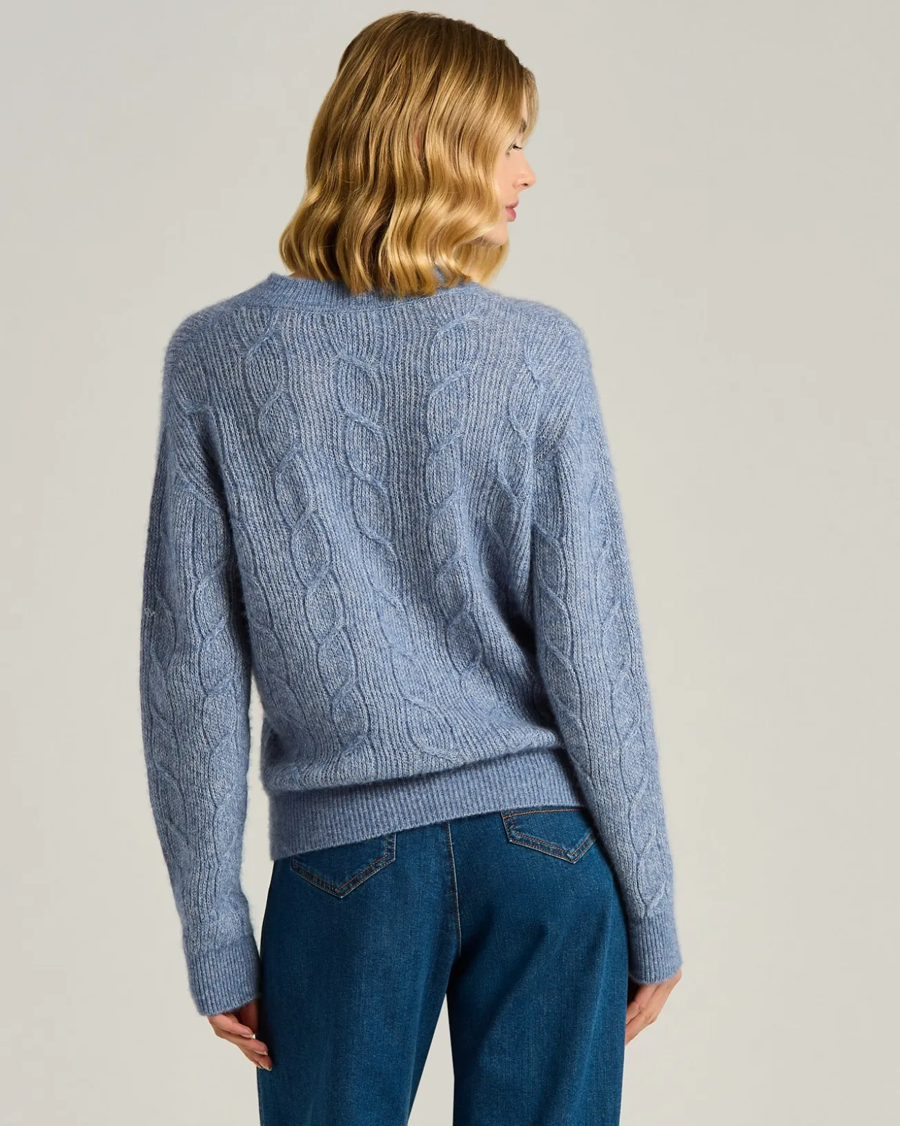 FINE YARN V-NECK SWEATER