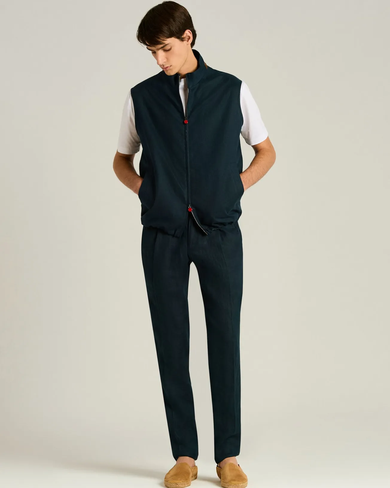 LINEN SLEEVELESS JACKET IN NAVY BLUE WITH LAMBSKIN COLLAR