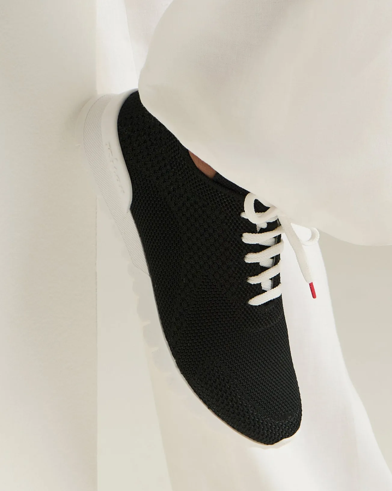 MESH FIT SNEAKERS