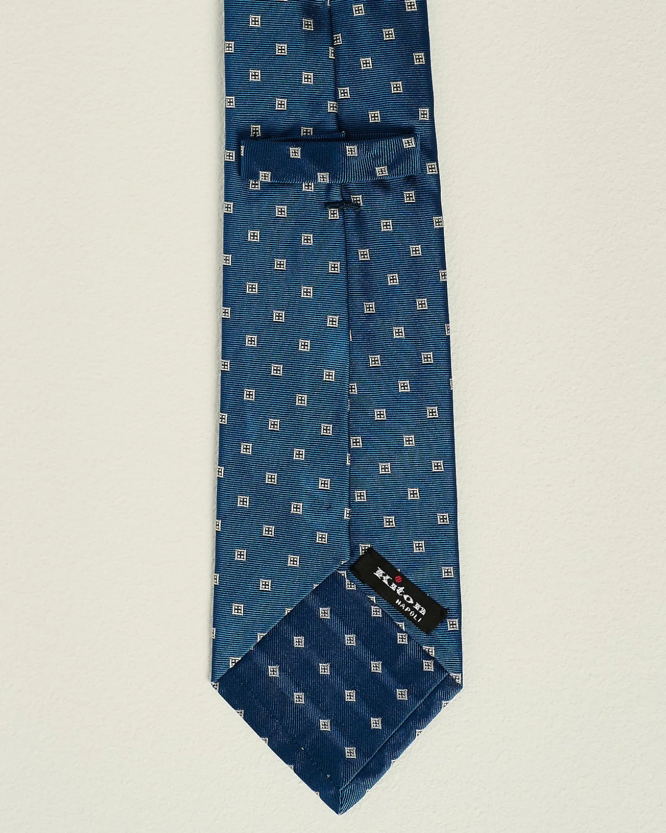 PATTERNED SILK TIE