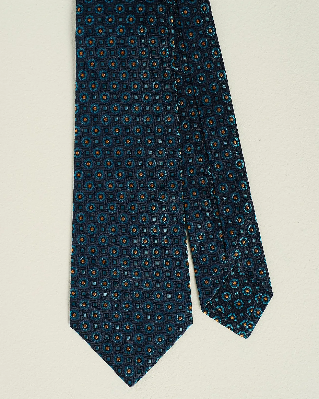 PATTERNED SILK TIE