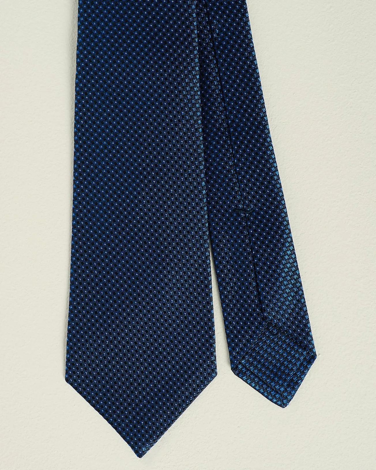 PATTERNED SILK TIE