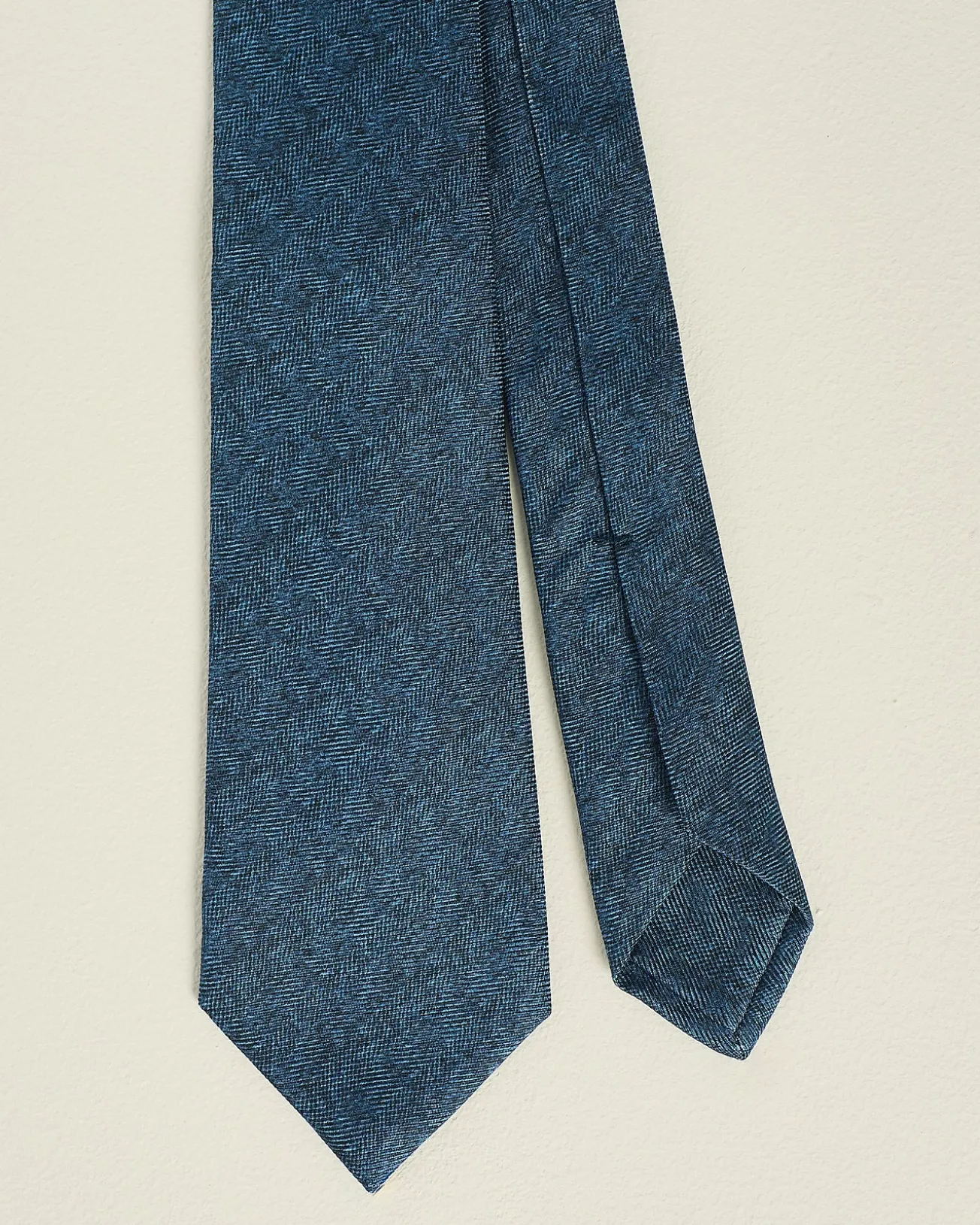 PATTERNED SILK TIE