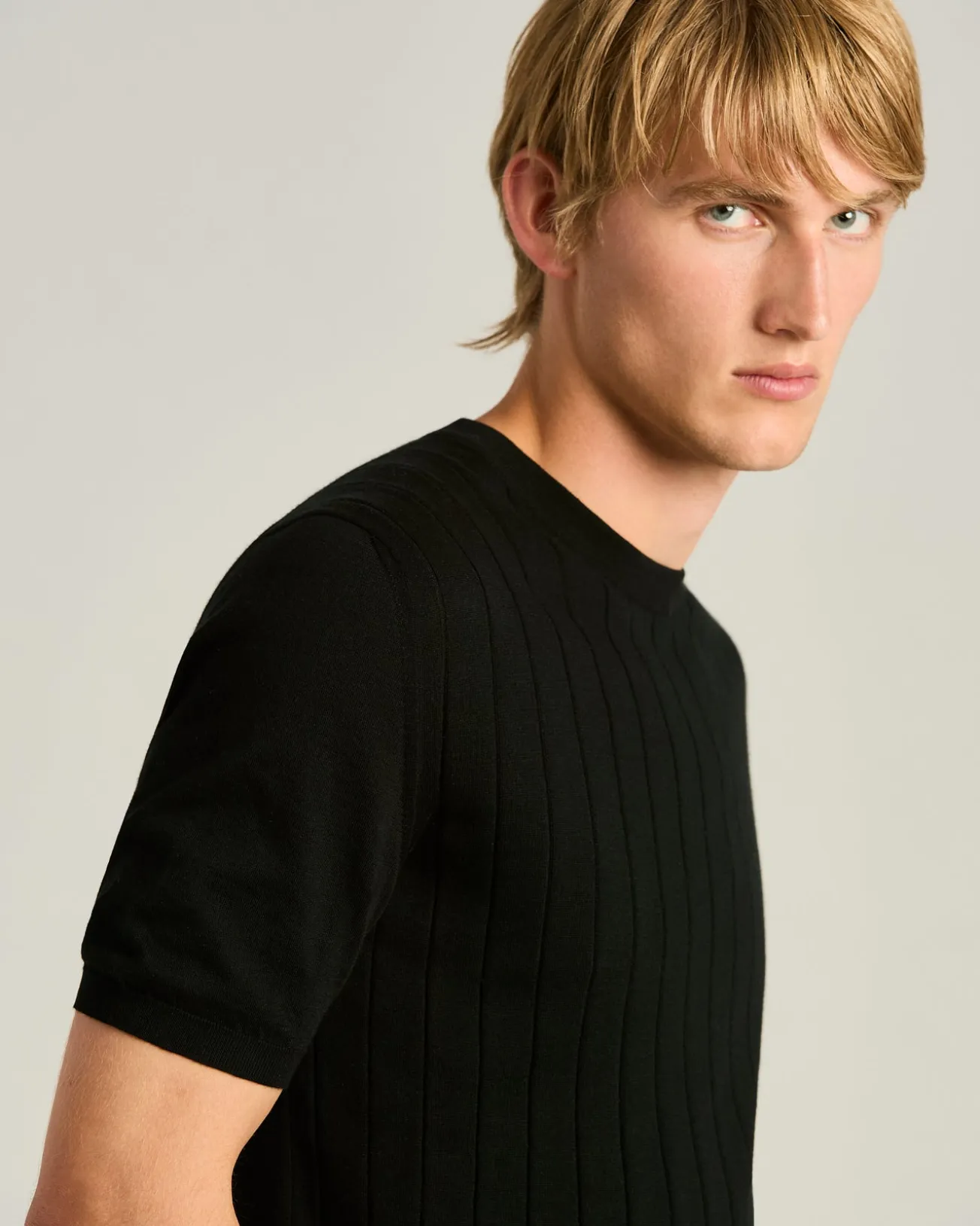 PURE COTTON SHORT-SLEEVED CREWNECK SWEATER IN BLACK