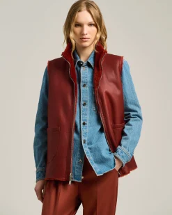 REVERSIBLE SLEEVELESS VEST IN SHEARLING BURGUNDY