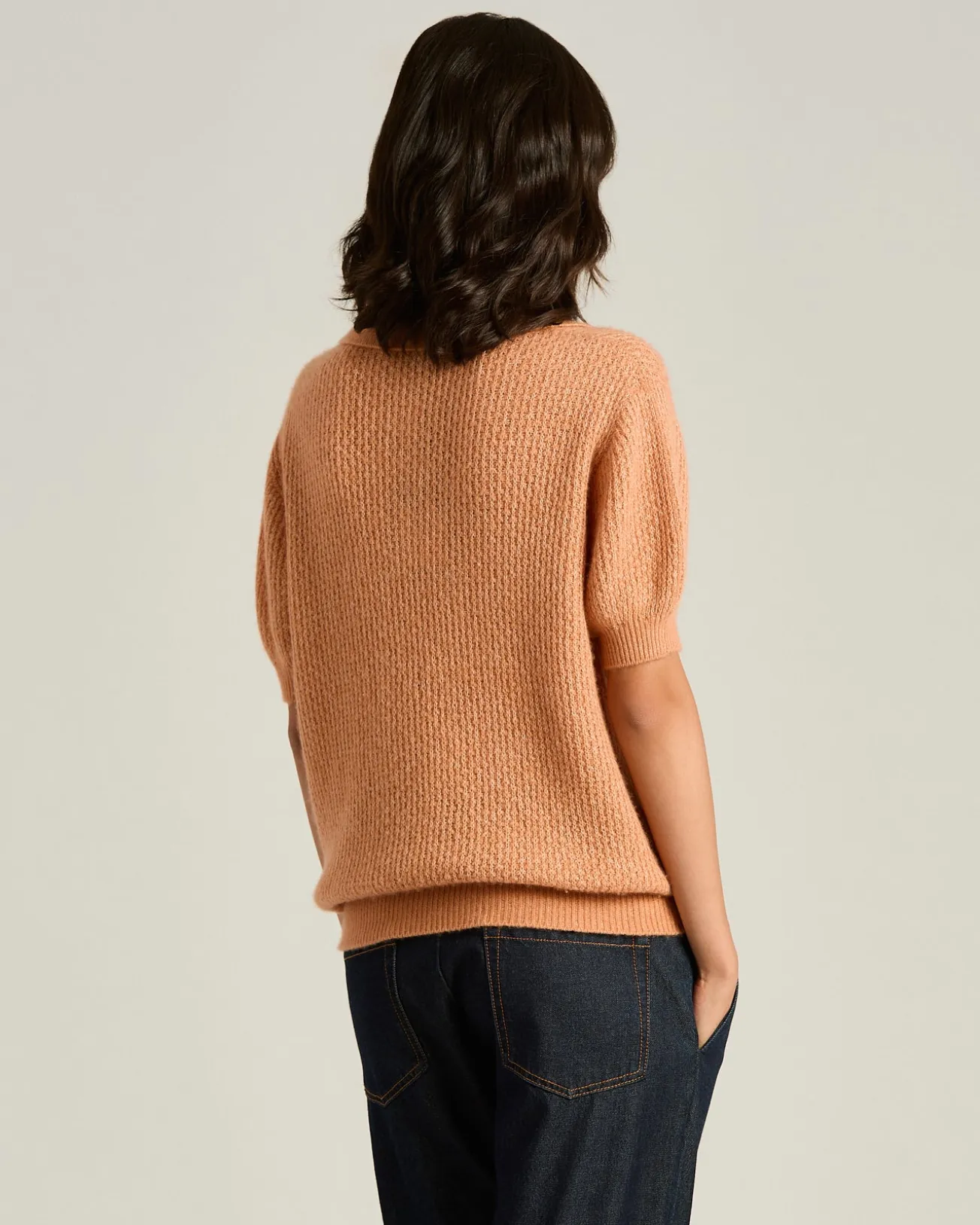 SHORT-SLEEVED CASHMERE AND SILK POLO SHIRT IN PEACH PINK AND WHITE