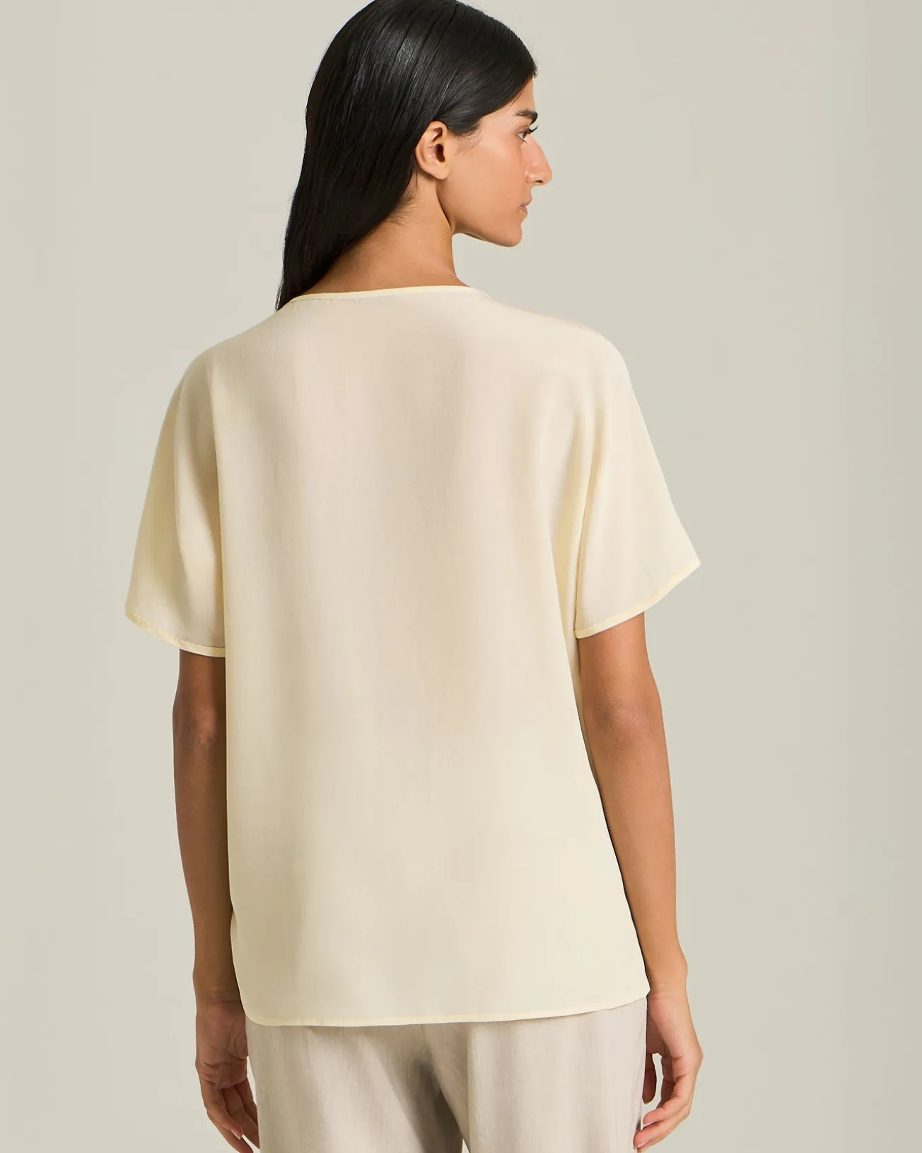 SILK CREW NECK SWEATER