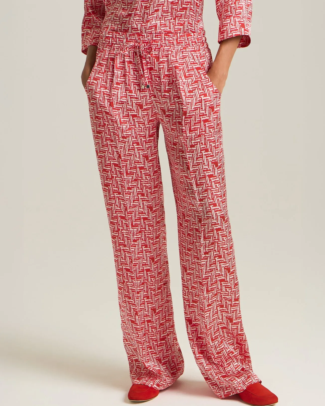SILK TROUSERS WITH SCARLET STAIRS PATTERN