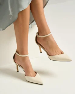 SMOOTH CALFSKIN DÉCOLLETÉ WITH ANKLE STRAP IN MILK WHITE
