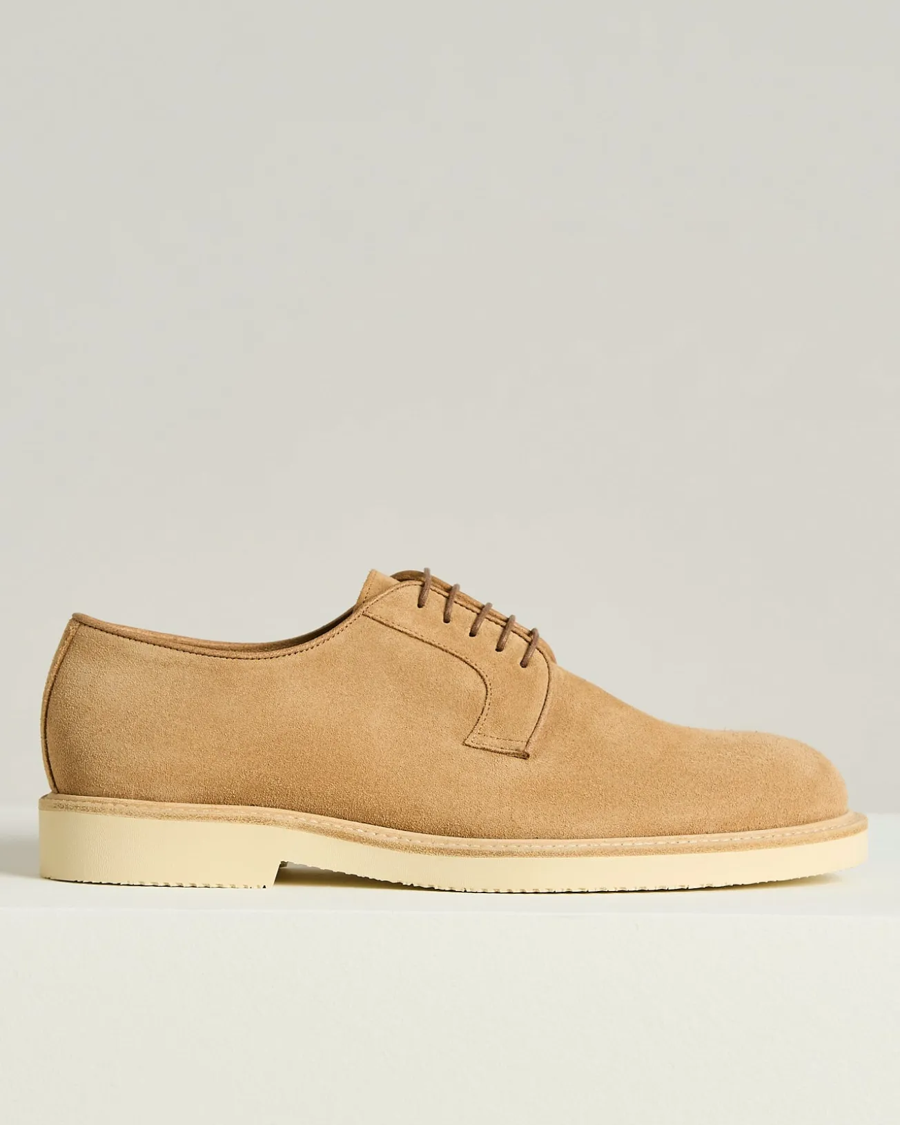 SUEDE CALFSKIN DERBY SHOE WITH RUBBER SOLE IN CARAMEL CALFSKIN
