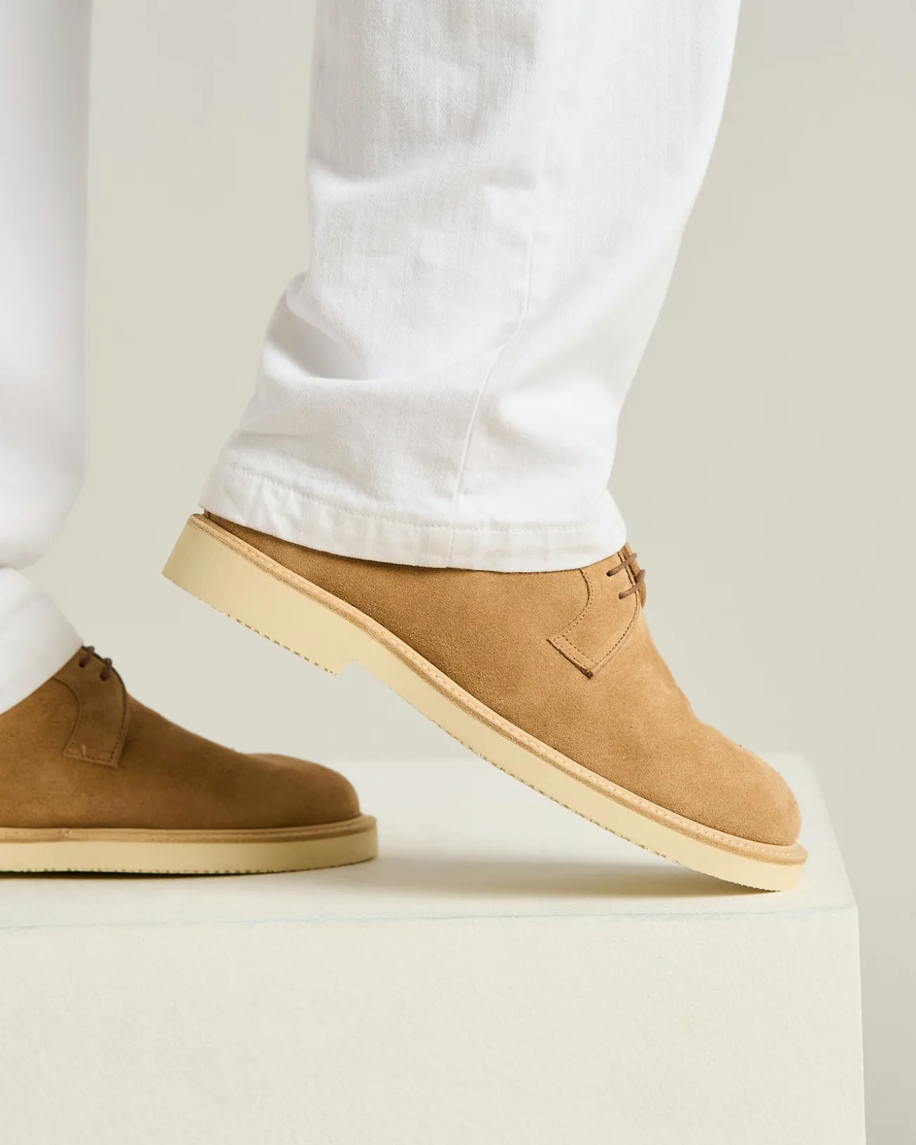 SUEDE CALFSKIN DERBY SHOE WITH RUBBER SOLE IN CARAMEL CALFSKIN