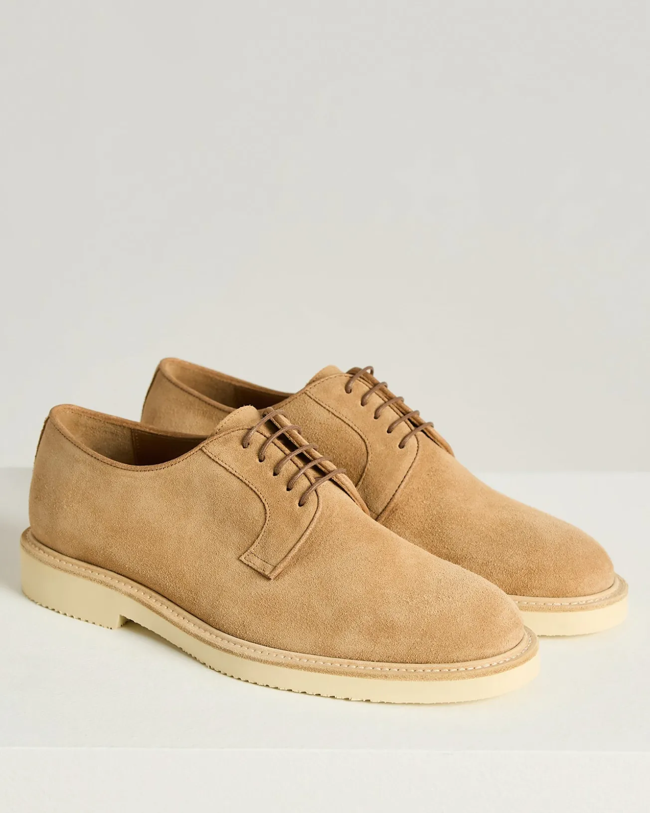 SUEDE CALFSKIN DERBY SHOE WITH RUBBER SOLE IN CARAMEL CALFSKIN