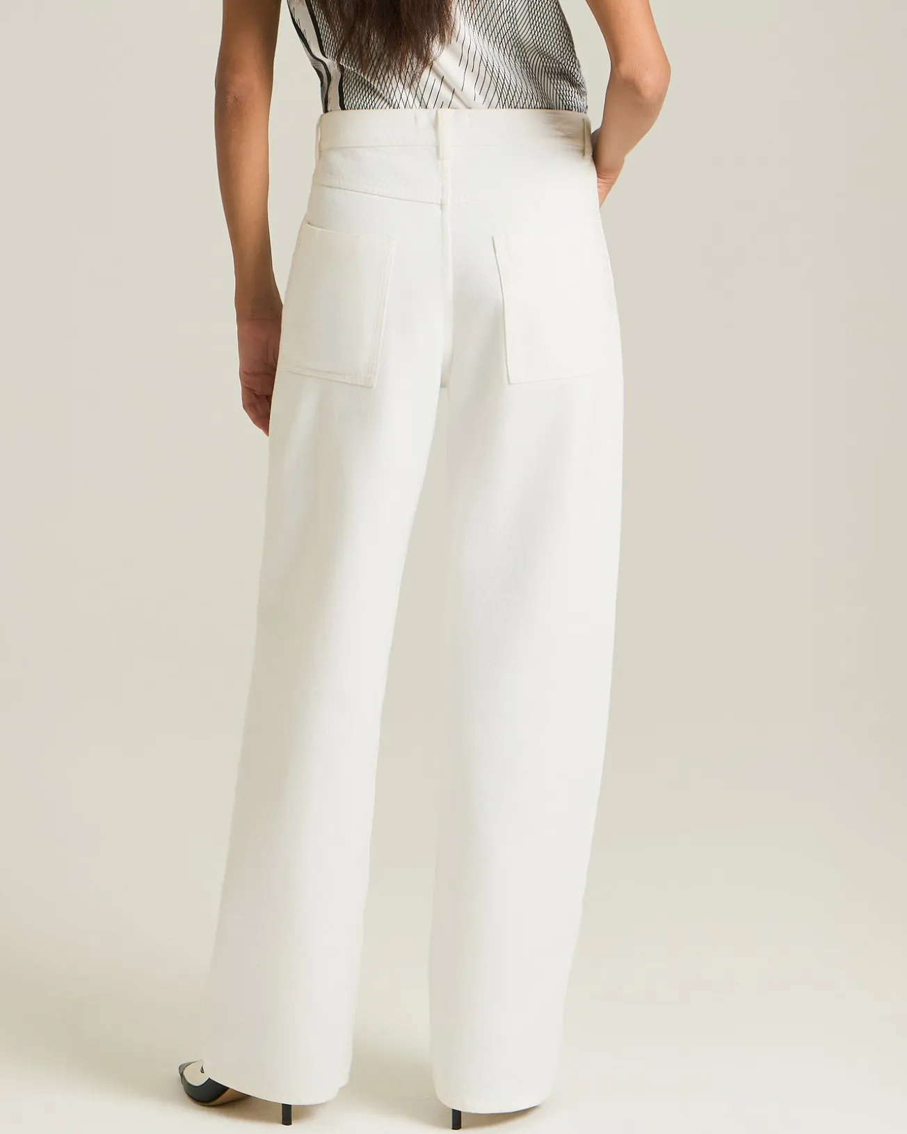 TAILORED COMFORT-FIT JEANS
