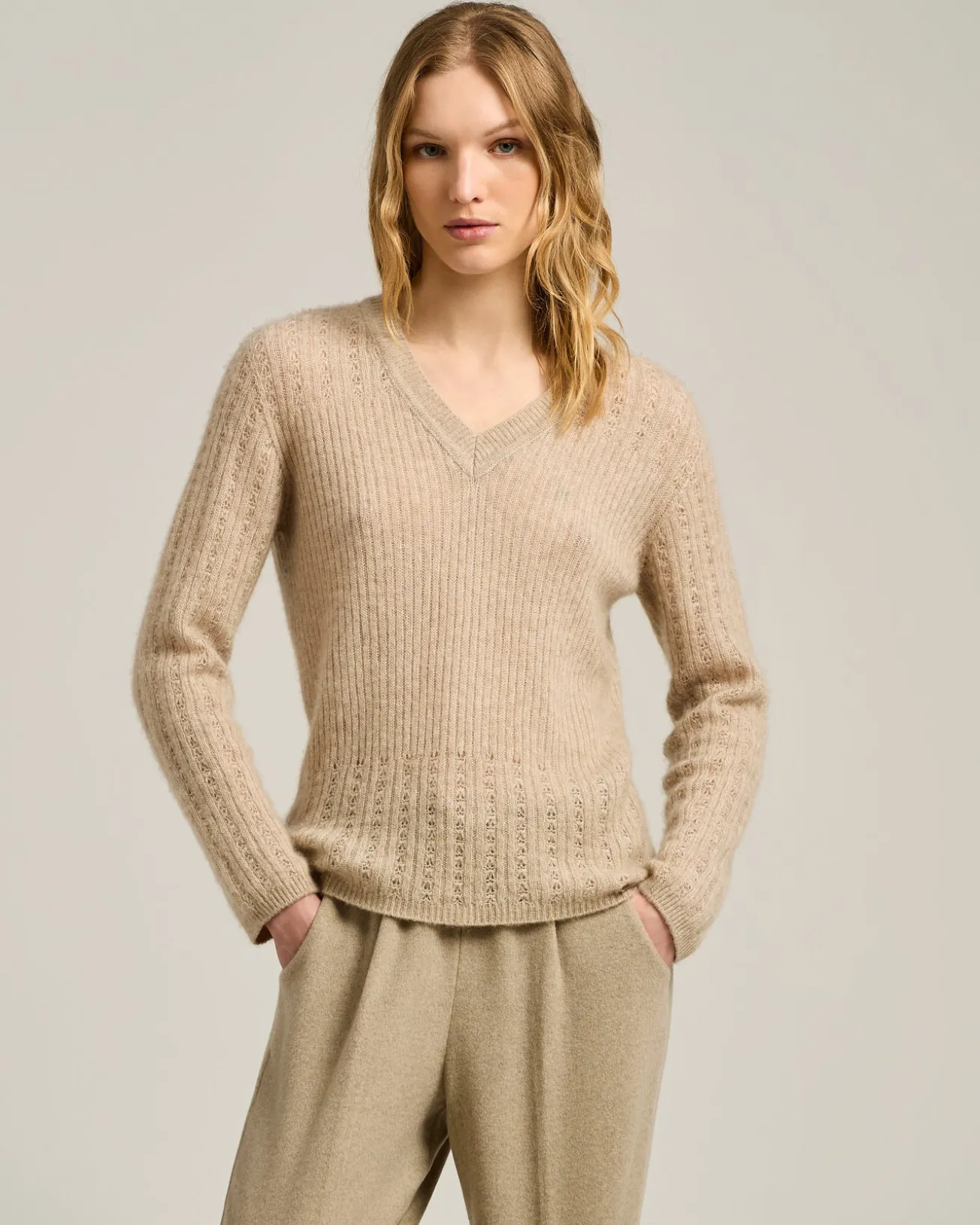 V-NECK OPENWORK SWEATER IN CASHMERE AND SILK BEIGE