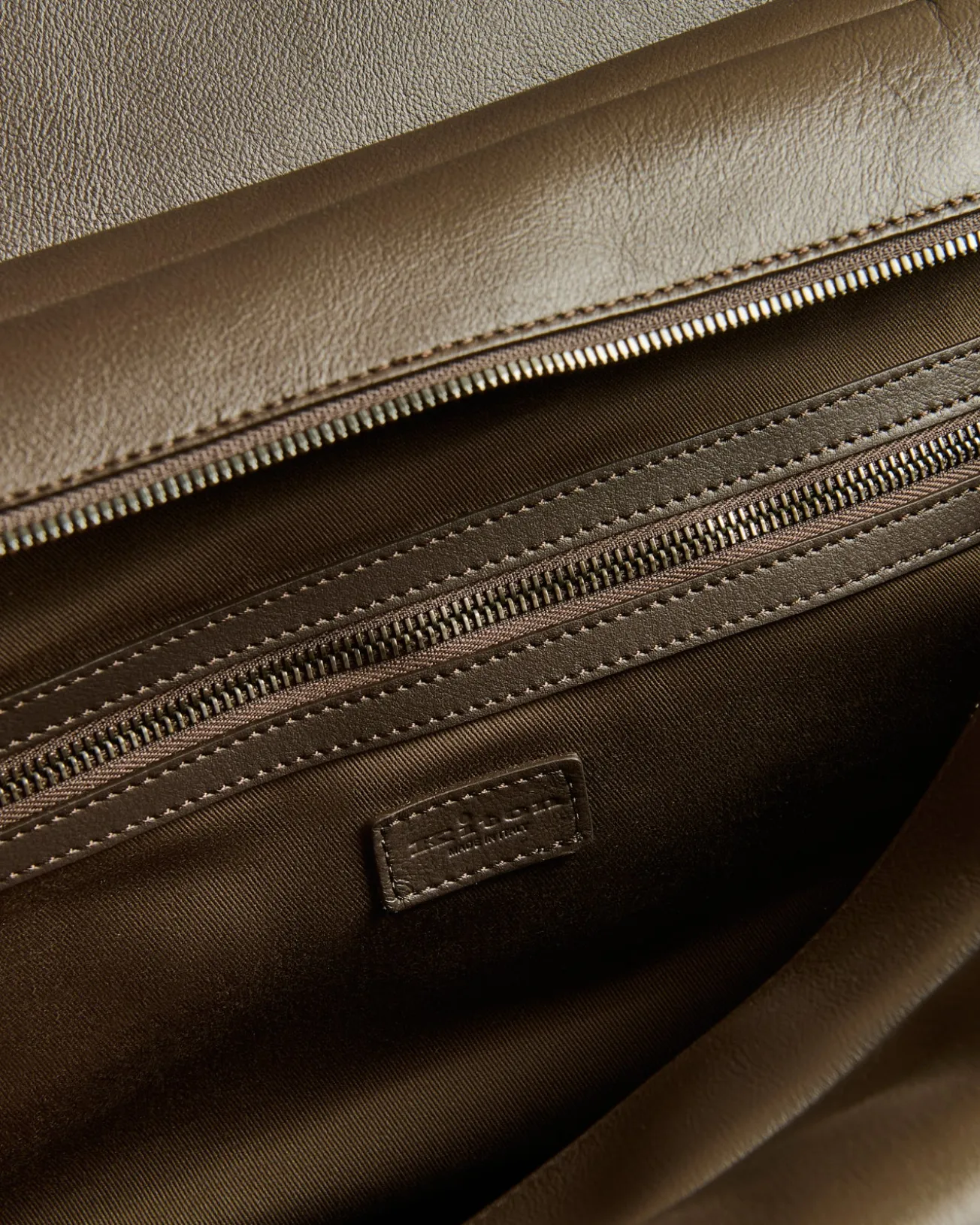 WEEKEND HOLDALL DARK BROWN CALFSKIN